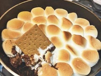 Quick & Easy S'mores Dip